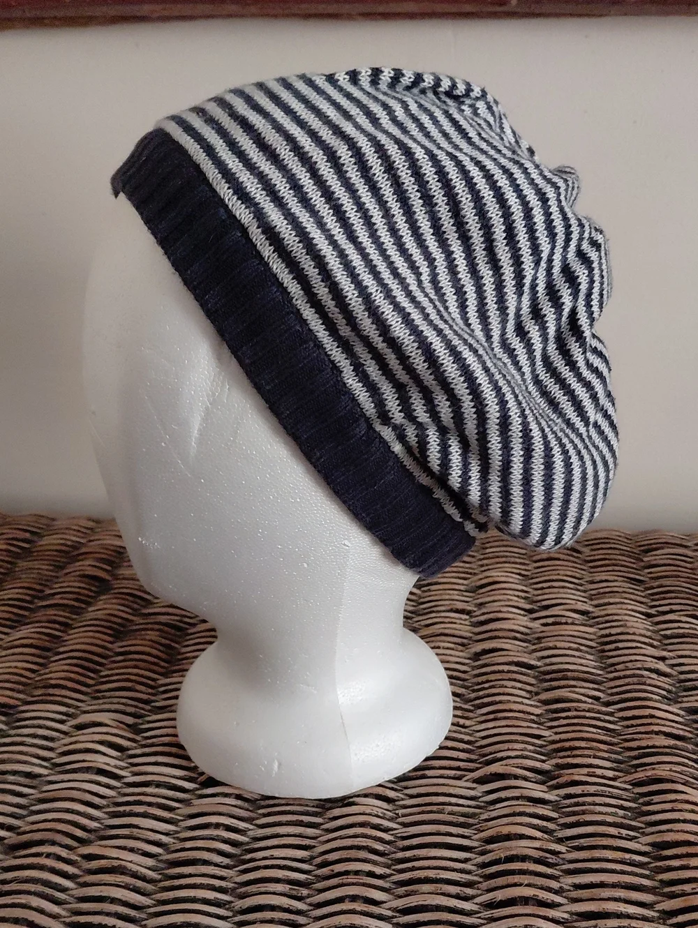 Vintage Abercrombie & Fitch Navy/White Striped Slouch Beanie